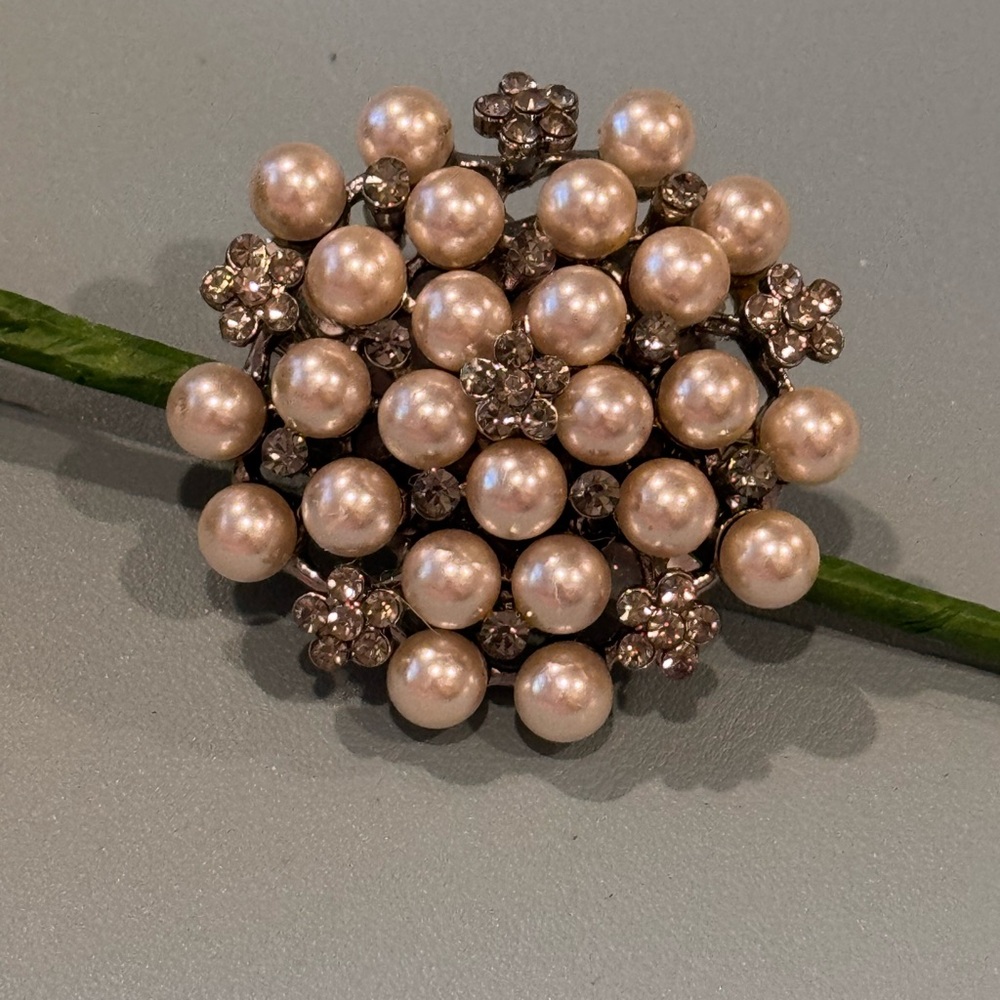 Cara New York NWOT Vintage-Inspired Faux Pearl and Crystal Brooch 2 inch